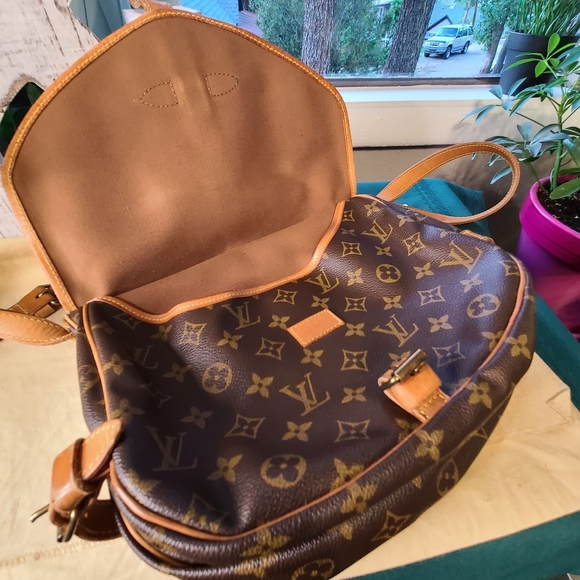 Louis Vuitton Saumur 30 Crossbody Shoulderbag GUC - Picture 7 of 15